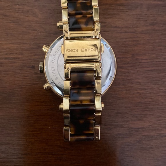 Michael Kors tortoise shell watch - Picture 2 of 2
